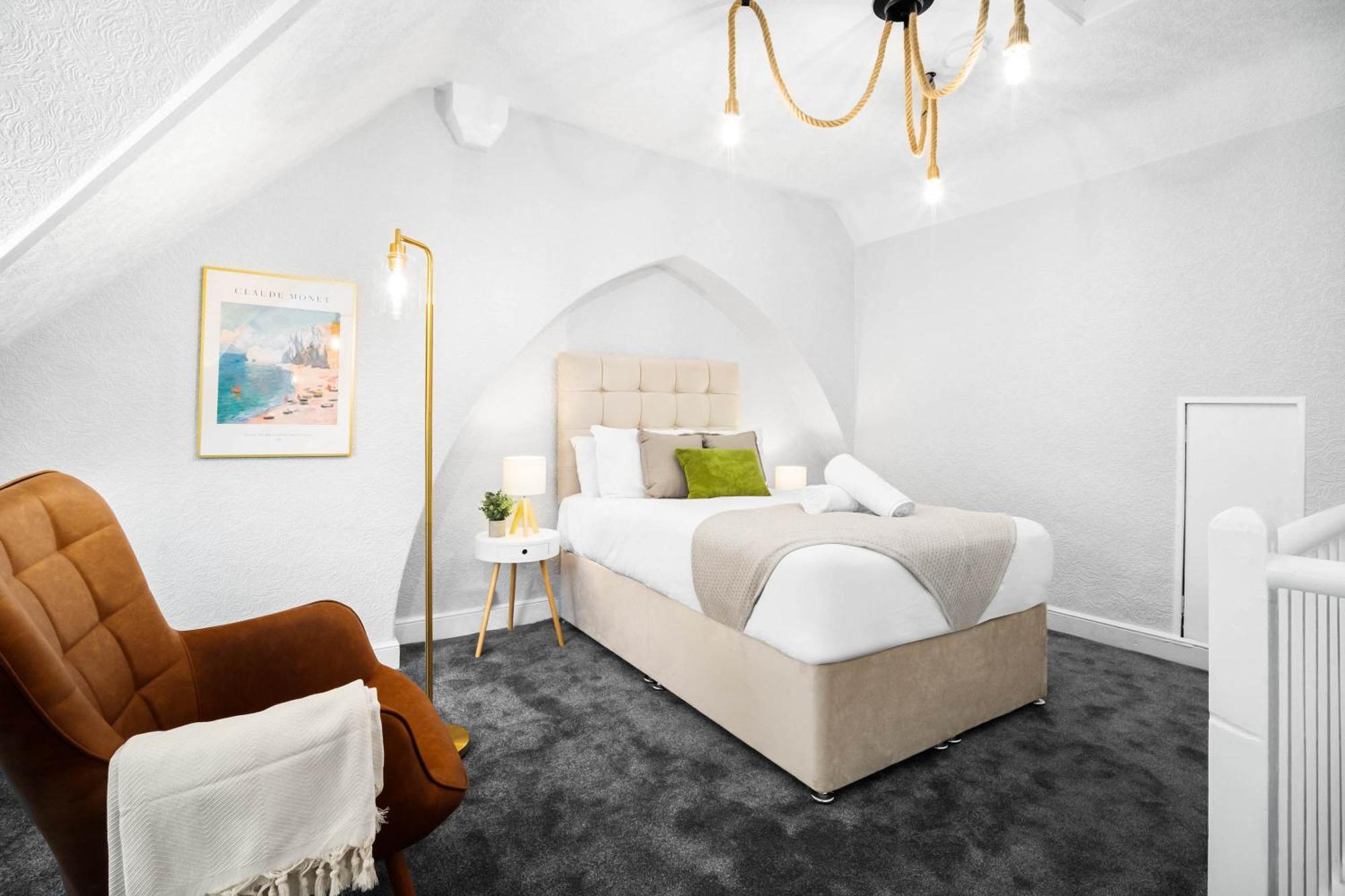 Stylish 3 Bedroom House - 6 Guests - Garden - Parking - Netflix - Wifi - 17M Birmingham Buitenkant foto