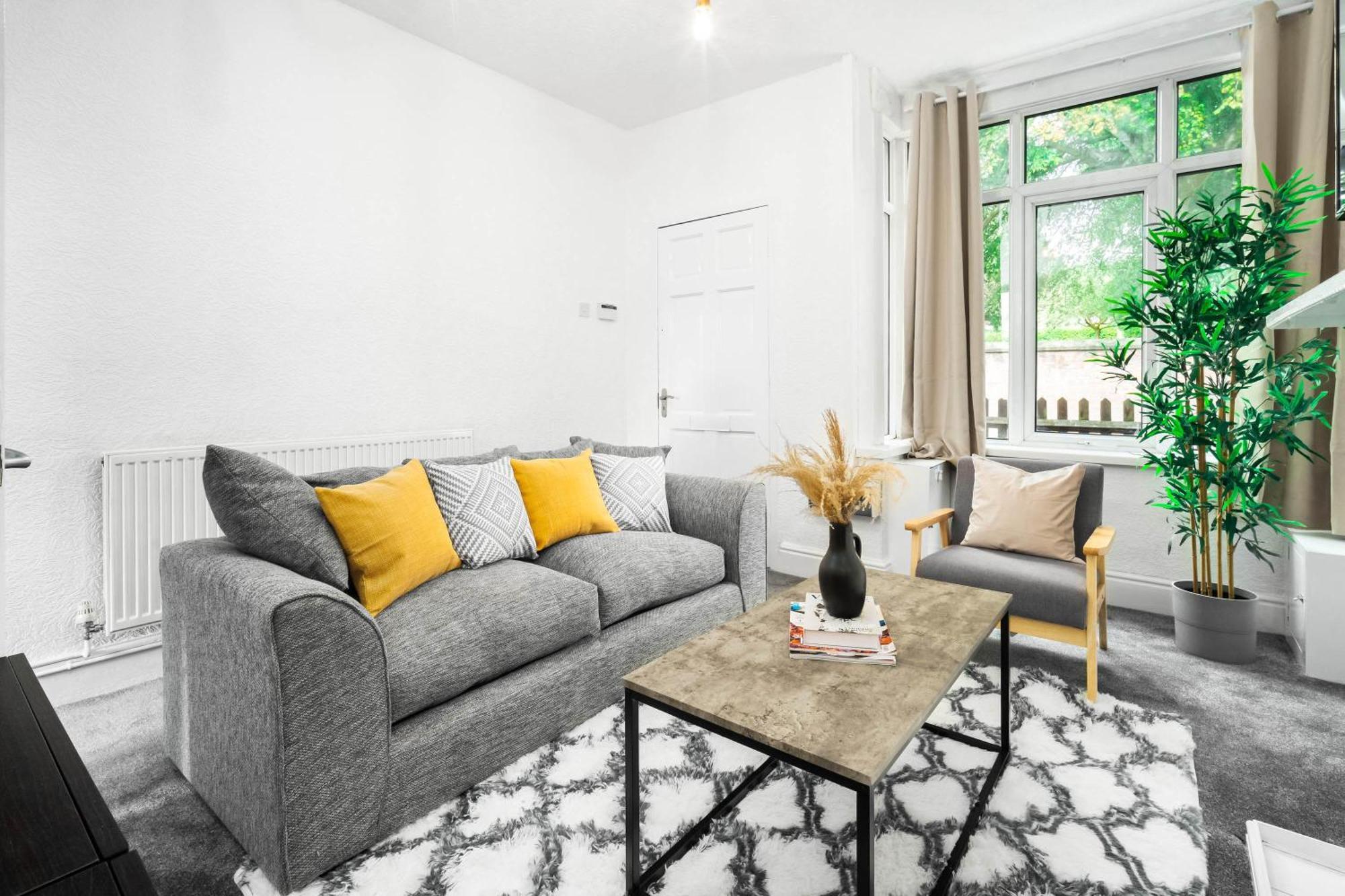 Stylish 3 Bedroom House - 6 Guests - Garden - Parking - Netflix - Wifi - 17M Birmingham Buitenkant foto