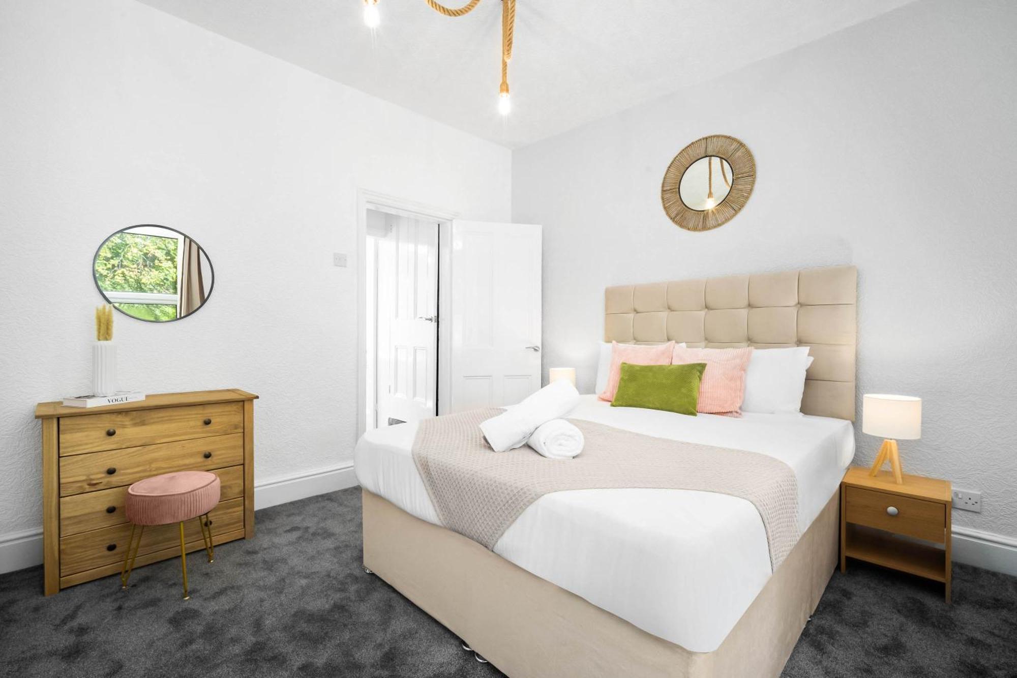 Stylish 3 Bedroom House - 6 Guests - Garden - Parking - Netflix - Wifi - 17M Birmingham Buitenkant foto