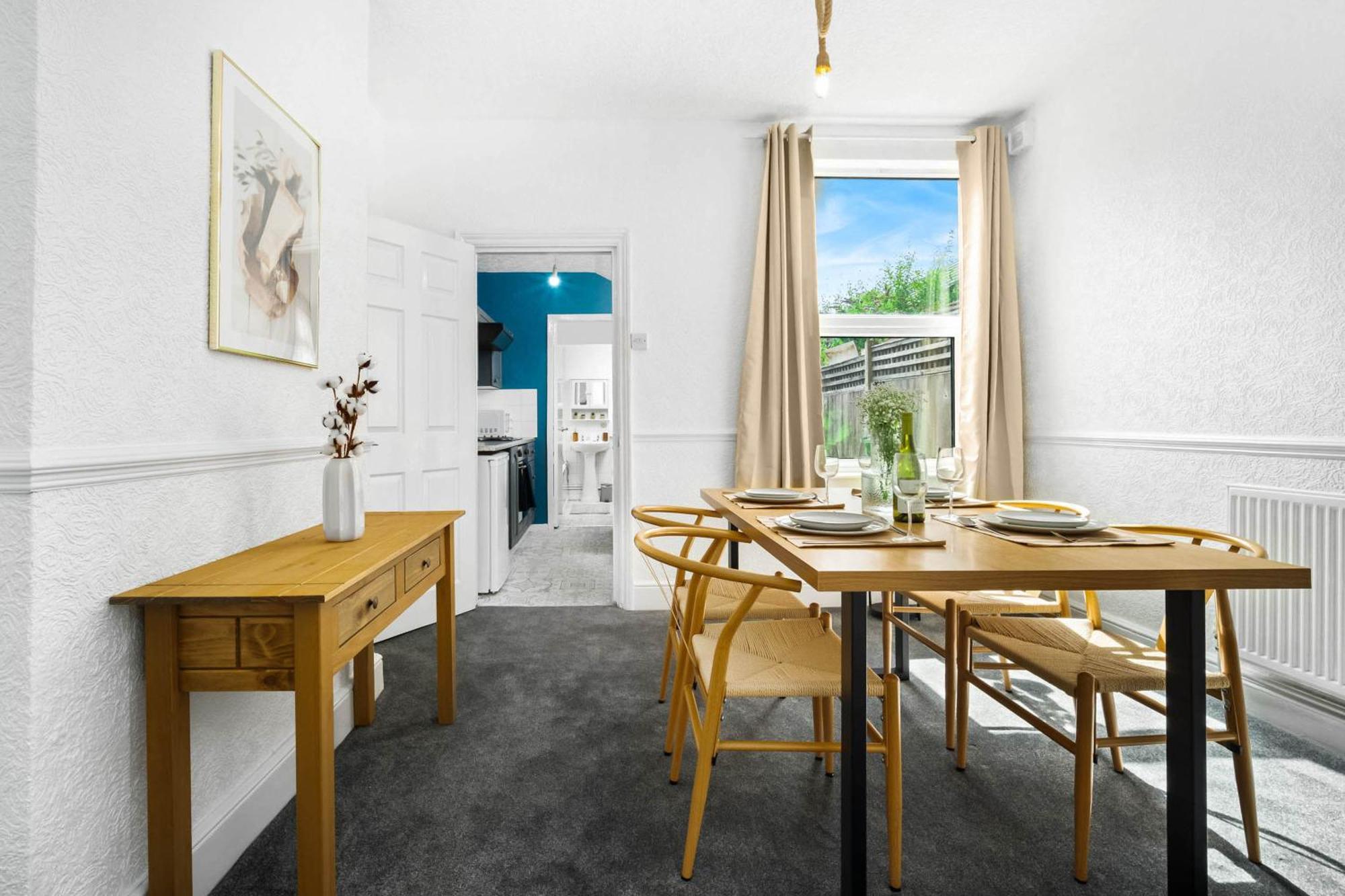 Stylish 3 Bedroom House - 6 Guests - Garden - Parking - Netflix - Wifi - 17M Birmingham Buitenkant foto