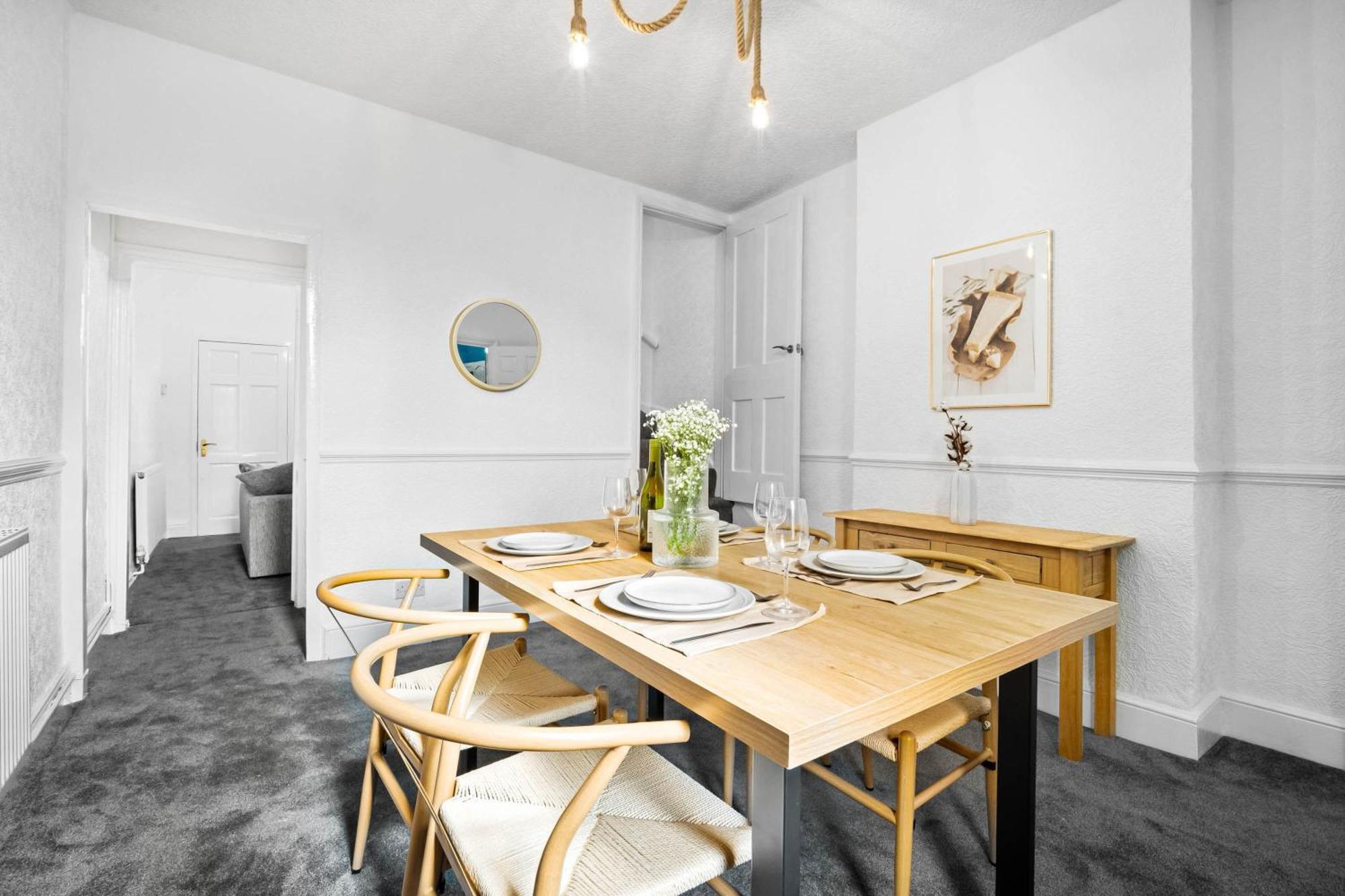 Stylish 3 Bedroom House - 6 Guests - Garden - Parking - Netflix - Wifi - 17M Birmingham Buitenkant foto