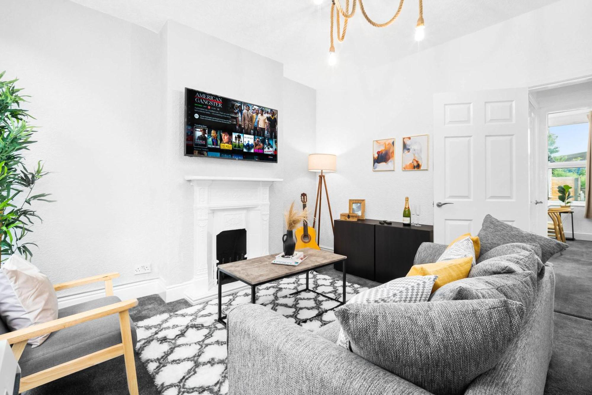 Stylish 3 Bedroom House - 6 Guests - Garden - Parking - Netflix - Wifi - 17M Birmingham Buitenkant foto